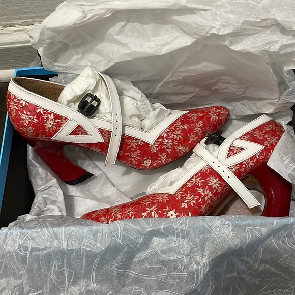 John Fluevog Rare red Twist Tango Mary Janes Heels - Picture 3 of 4
